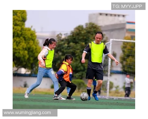 足球操草坪版带你畅享绿色运动乐趣提升身体素质与团队协作能力